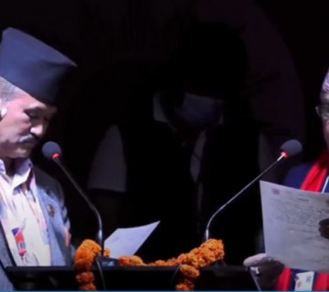 ओलीले लिए एमाले अध्यक्षको शपथ